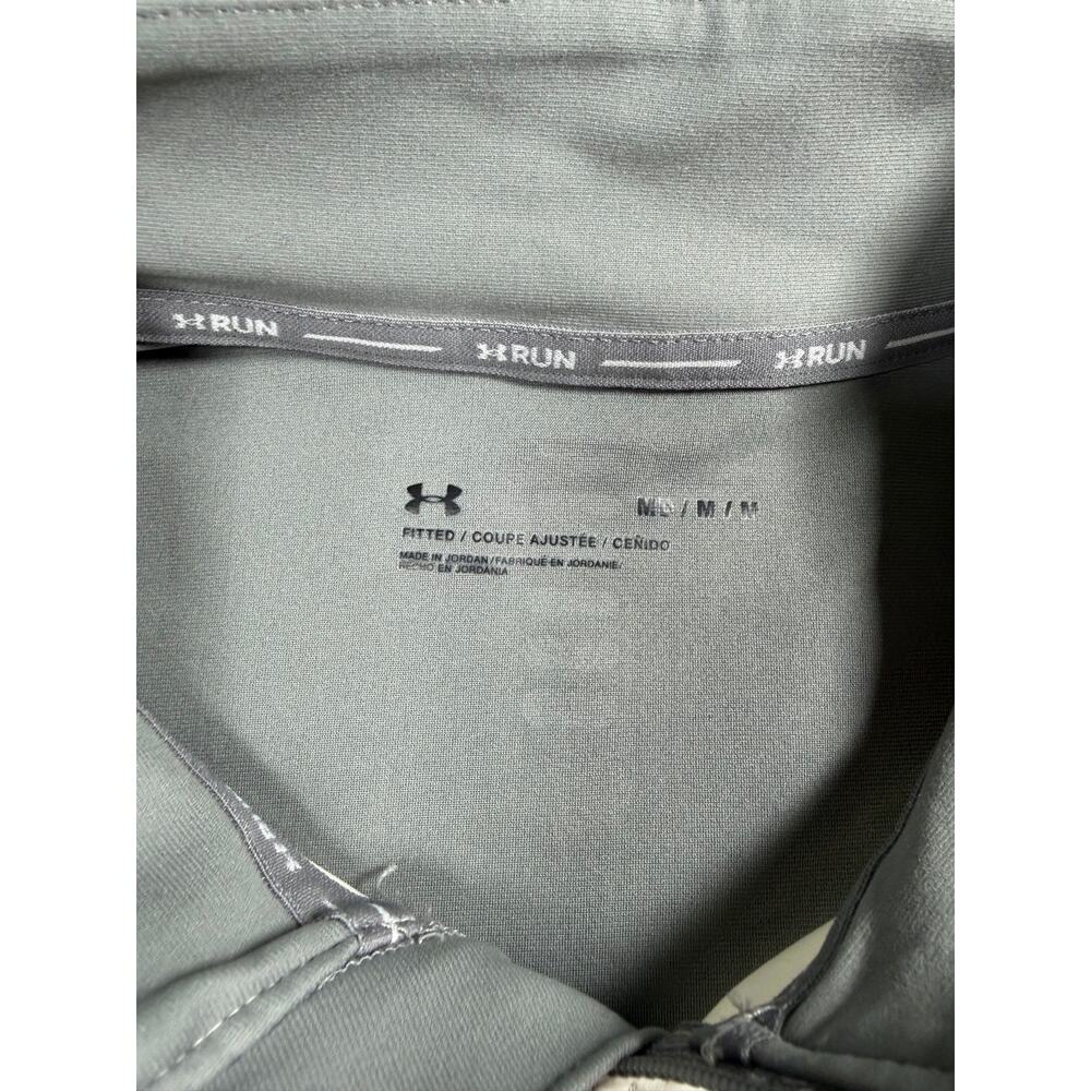 Under armour run Women’s 1/4 zip jacket Medium Gray and white color block - Picture 2 of 5